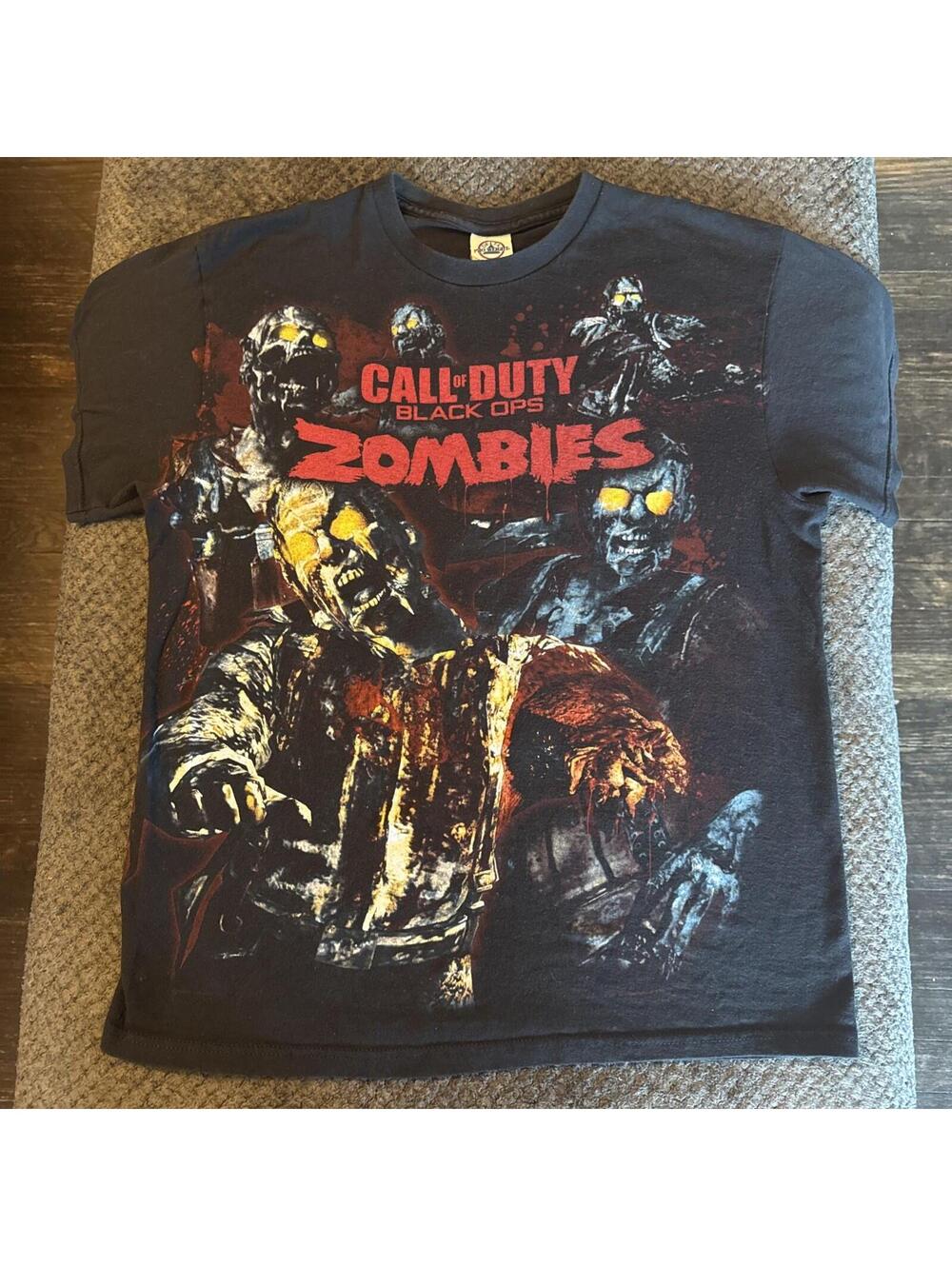 Vintage Call of Duty Black Ops Zombies Tee T Shirt Men’s Medium HTF Rare
